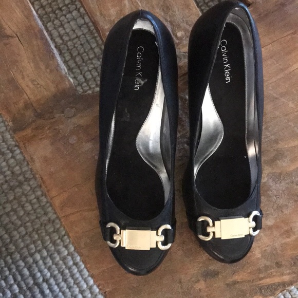 Calvin Klein 3 3/4 black heels with gold buckle. - Picture 2 of 4